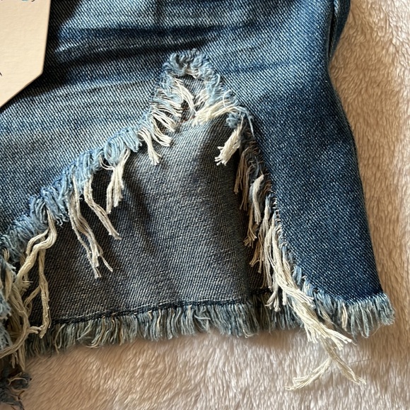 🔴 CLEARANCE🔖 NWT FRINGED RIPPED DESTROYED DISTRESSED CUT-OFF JEAN SHORTS Size 5 - Picture 7 of 9